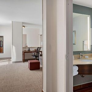 One-Bedroom King Suite Hearing Access